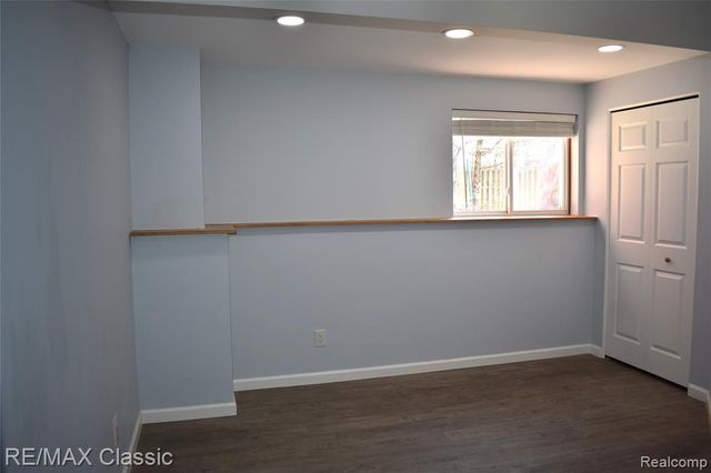 201 Columbia Drive, South Lyon, MI 48178