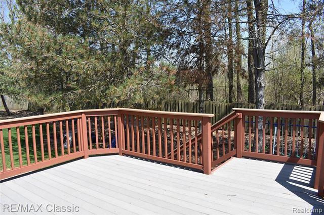 201 Columbia Drive, South Lyon, MI 48178
