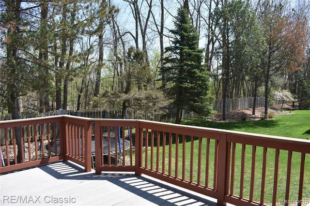 201 Columbia Drive, South Lyon, MI 48178