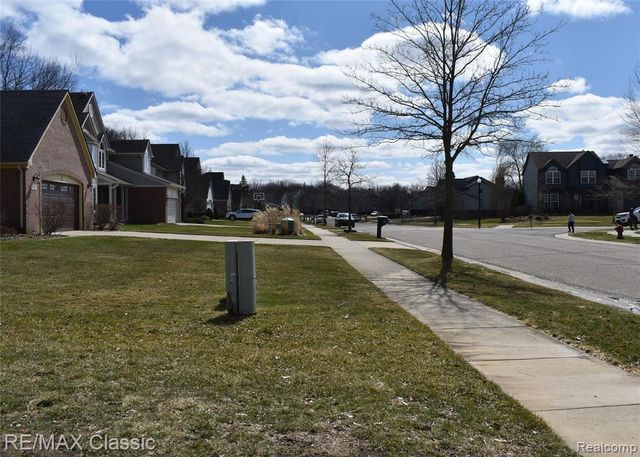 201 Columbia Drive, South Lyon, MI 48178