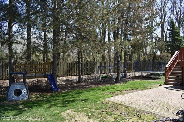 201 Columbia Drive, South Lyon, MI 48178