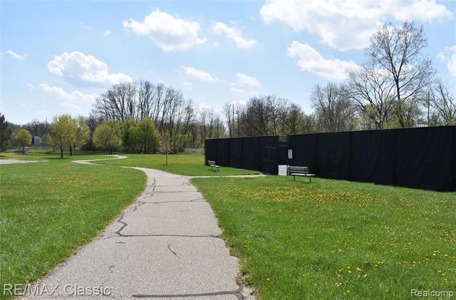 201 Columbia Drive, South Lyon, MI 48178