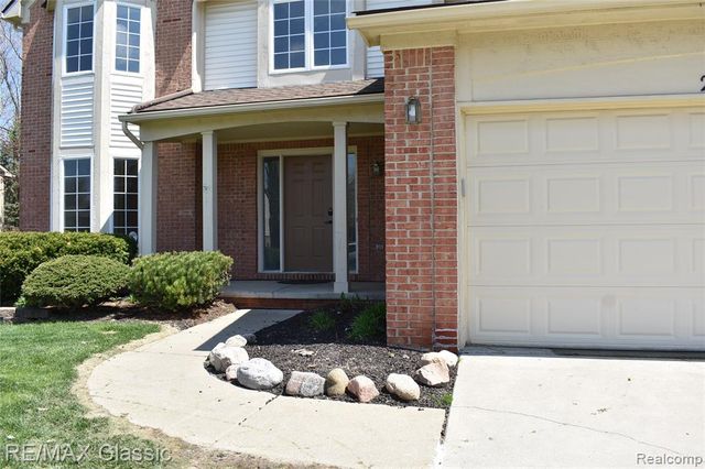 201 Columbia Drive, South Lyon, MI 48178