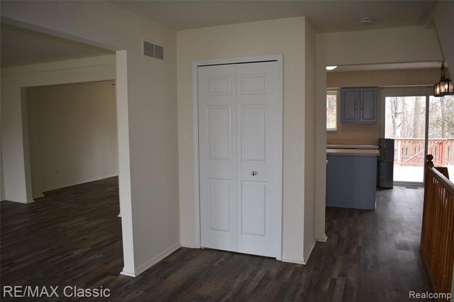 201 Columbia Drive, South Lyon, MI 48178