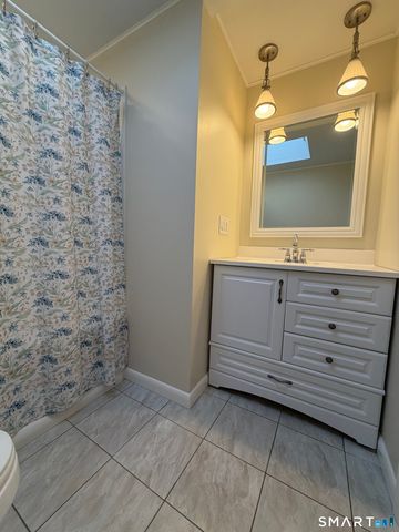 19 Evergreen Drive, Clinton, CT 06413