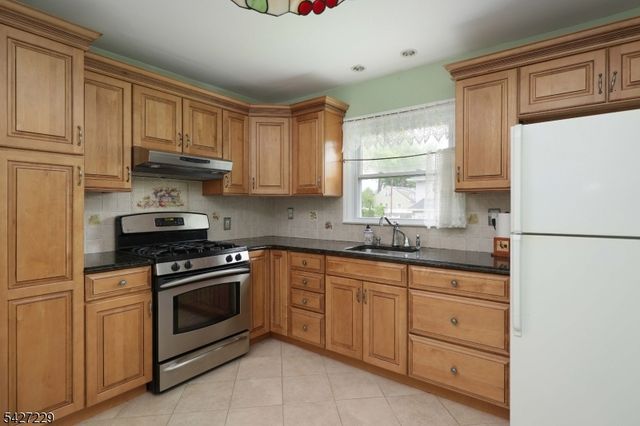76 Harrison St, Clark Twp., NJ 07066