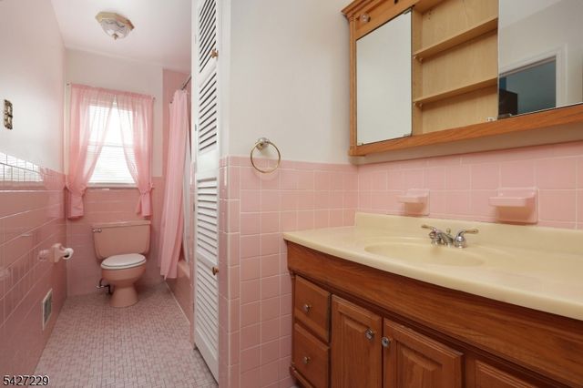 76 Harrison St, Clark Twp., NJ 07066