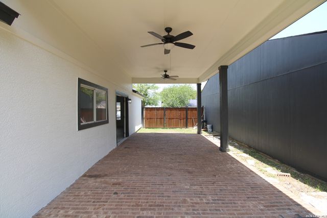 10002 BIRCH FIELD DR, San Antonio, TX 78245