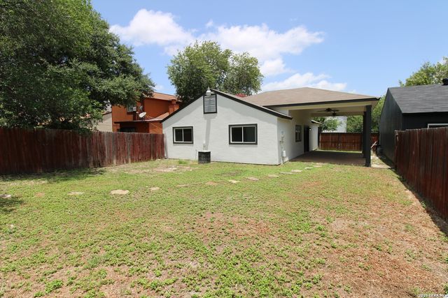 10002 BIRCH FIELD DR, San Antonio, TX 78245