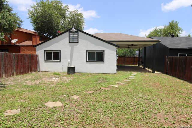 10002 BIRCH FIELD DR, San Antonio, TX 78245