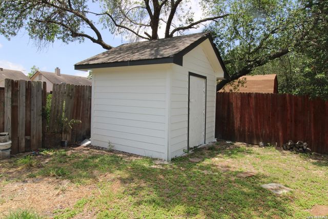 10002 BIRCH FIELD DR, San Antonio, TX 78245