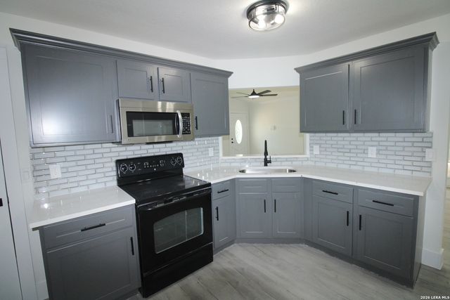 10002 BIRCH FIELD DR, San Antonio, TX 78245