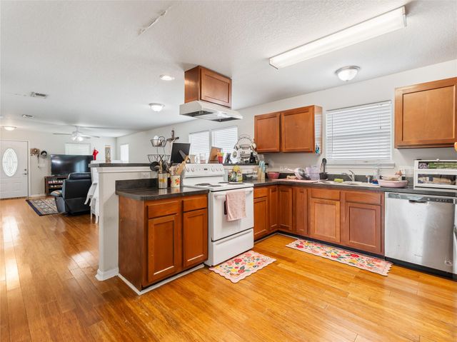 805 E Columbus, Wharton, TX 77488