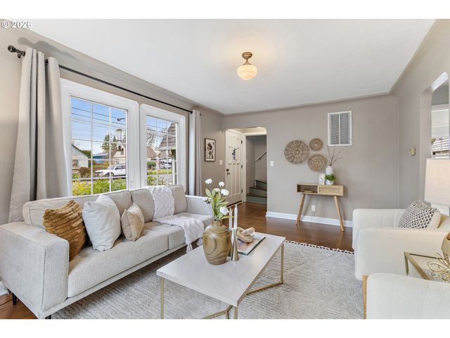 765 Nw ANGELINE Ave, Gresham, OR 97030