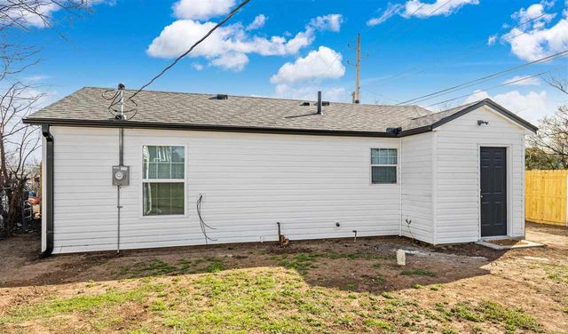 2115 NW Pollard Ave, Lawton, OK 73505