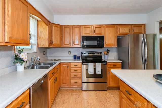 827 Moon Court, Miamisburg, OH 45342