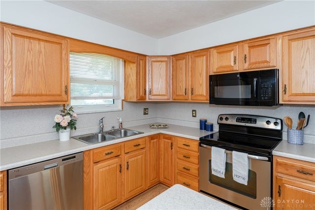 827 Moon Court, Miamisburg, OH 45342
