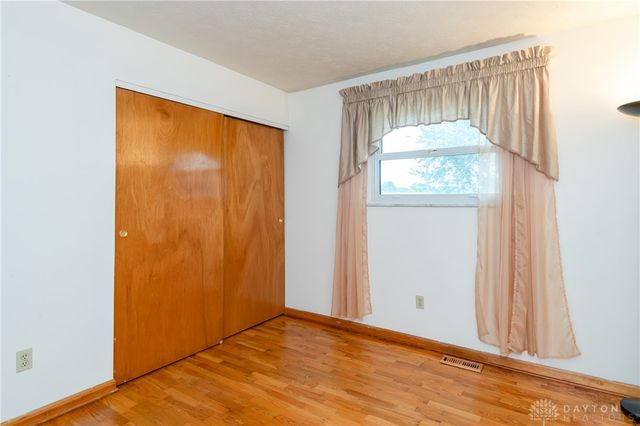 827 Moon Court, Miamisburg, OH 45342