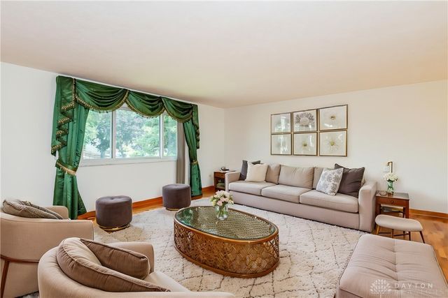 827 Moon Court, Miamisburg, OH 45342