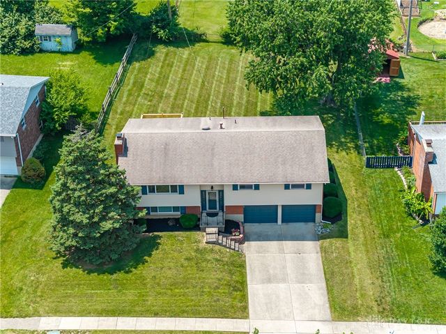 827 Moon Court, Miamisburg, OH 45342