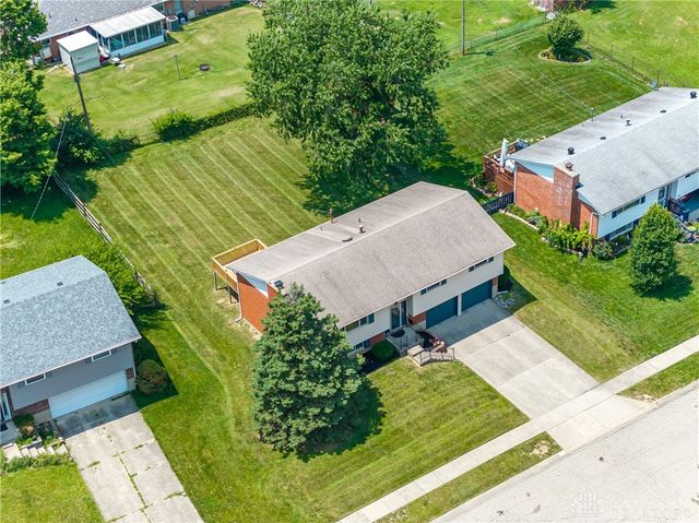 827 Moon Court, Miamisburg, OH 45342