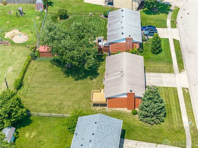 827 Moon Court, Miamisburg, OH 45342