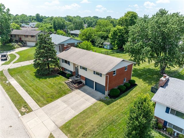 827 Moon Court, Miamisburg, OH 45342