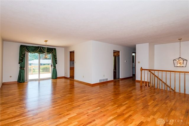 827 Moon Court, Miamisburg, OH 45342