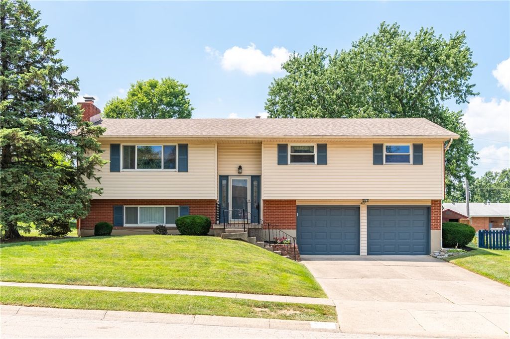 827 Moon Court, Miamisburg, OH 45342