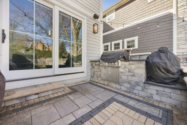 4041 Johnson Avenue, Western Springs, IL 60558