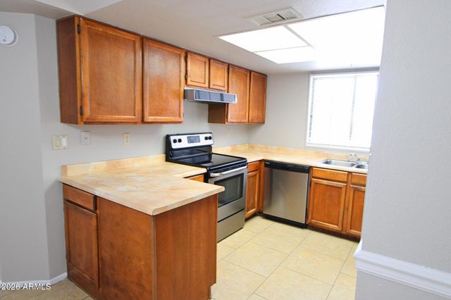 925 N COLLEGE Avenue C111, Tempe, AZ 85288