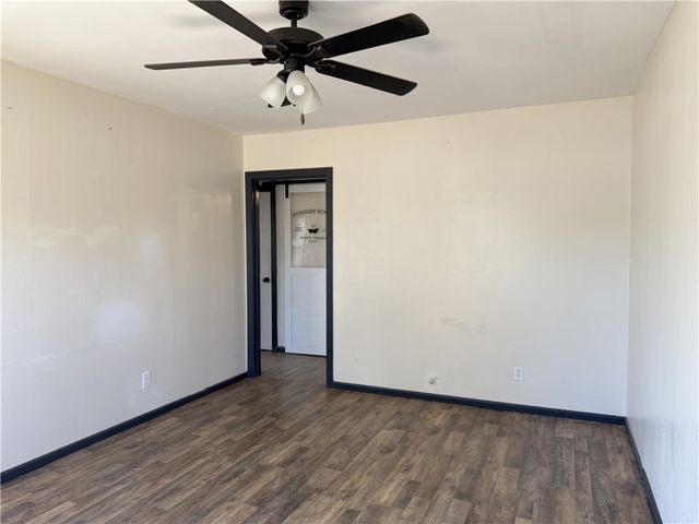 321 S Wanda Dr, Kingsville, TX 78363