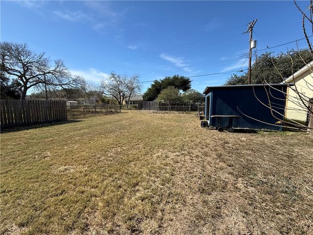 321 S Wanda Dr, Kingsville, TX 78363