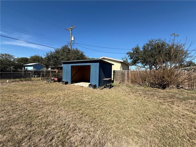 321 S Wanda Dr, Kingsville, TX 78363