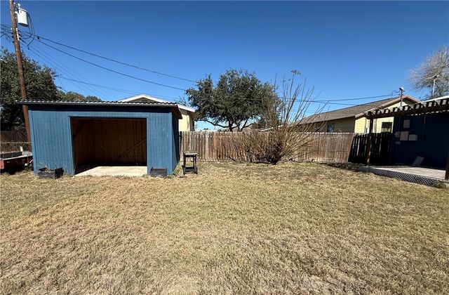 321 S Wanda Dr, Kingsville, TX 78363