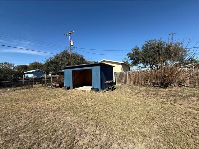 321 S Wanda Dr, Kingsville, TX 78363