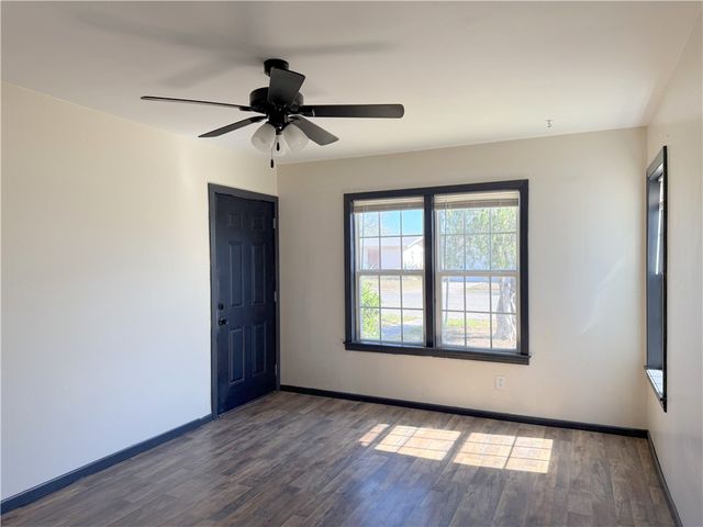 321 S Wanda Dr, Kingsville, TX 78363