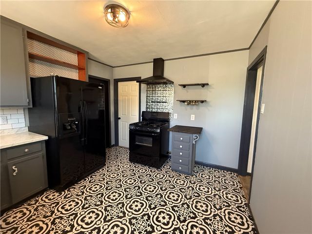 321 S Wanda Dr, Kingsville, TX 78363