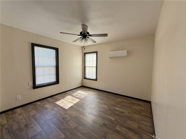 321 S Wanda Dr, Kingsville, TX 78363