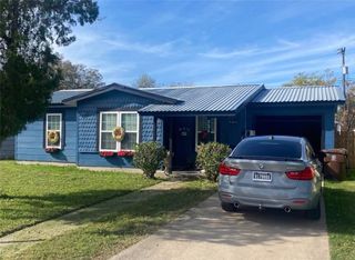 321 S Wanda Dr, Kingsville, TX 78363