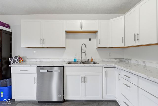 7591-7593 N Old S R 67, Mooresville, IN 46158