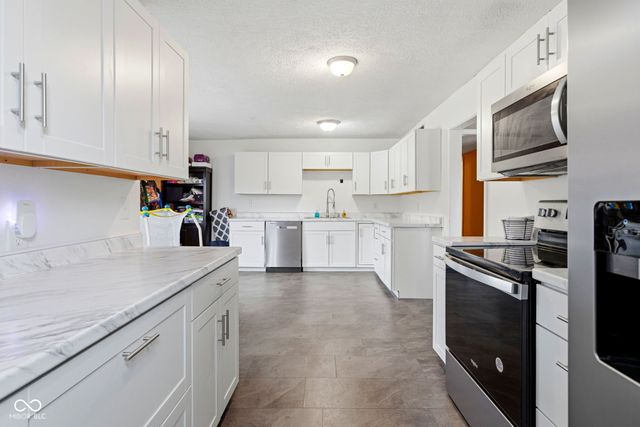 7591-7593 N Old S R 67, Mooresville, IN 46158