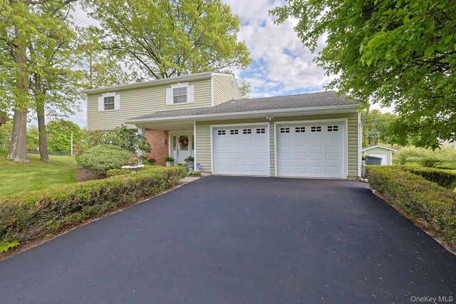 7 San Giacomo Drive, New Windsor, NY 12553