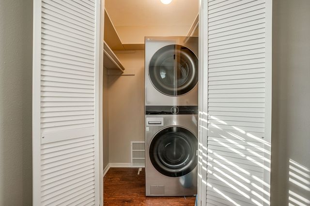 7929 Royal Lane 206, Dallas, TX 75230