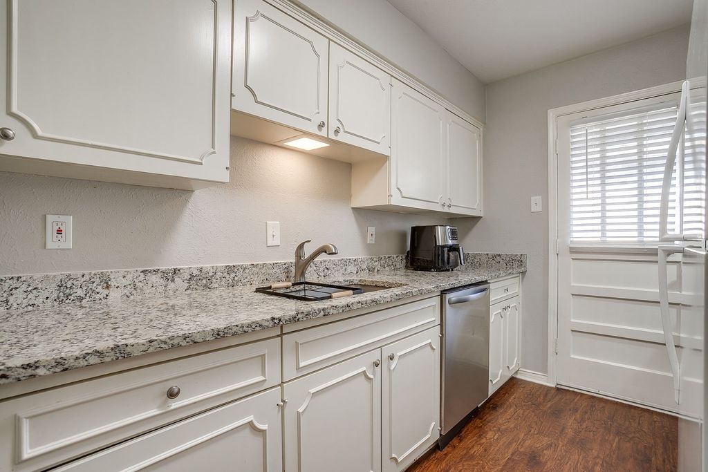 7929 Royal Lane 206, Dallas, TX 75230