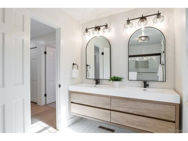 5871 S Laurel, Littleton, CO 80123