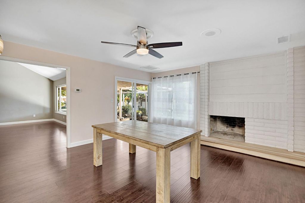 Image 15 of property listing at 7556 N 6th Street, Fresno, CA 93720