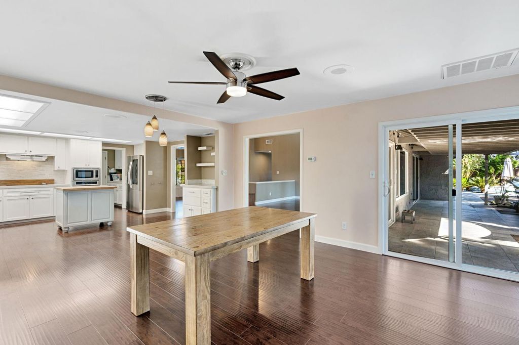 Image 16 of property listing at 7556 N 6th Street, Fresno, CA 93720