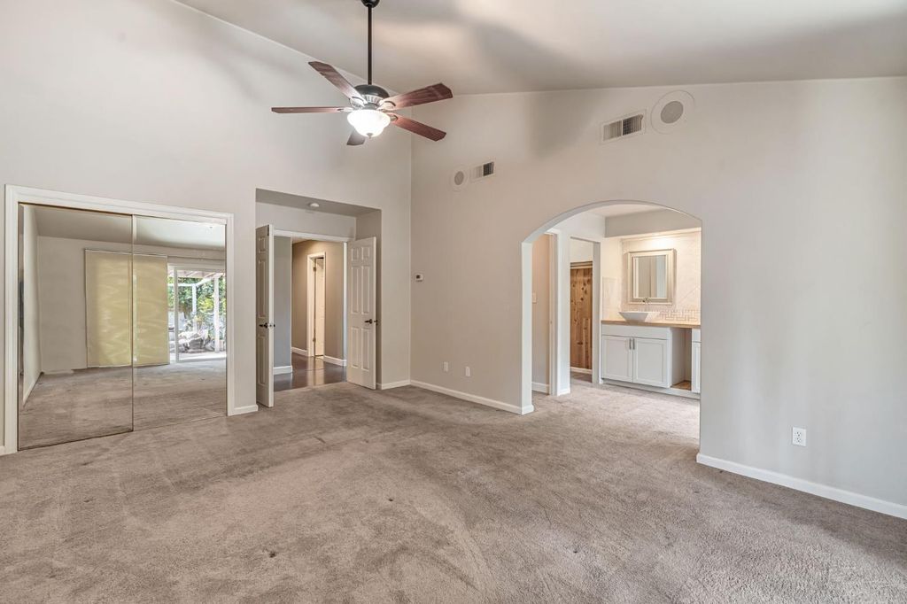 Image 24 of property listing at 7556 N 6th Street, Fresno, CA 93720