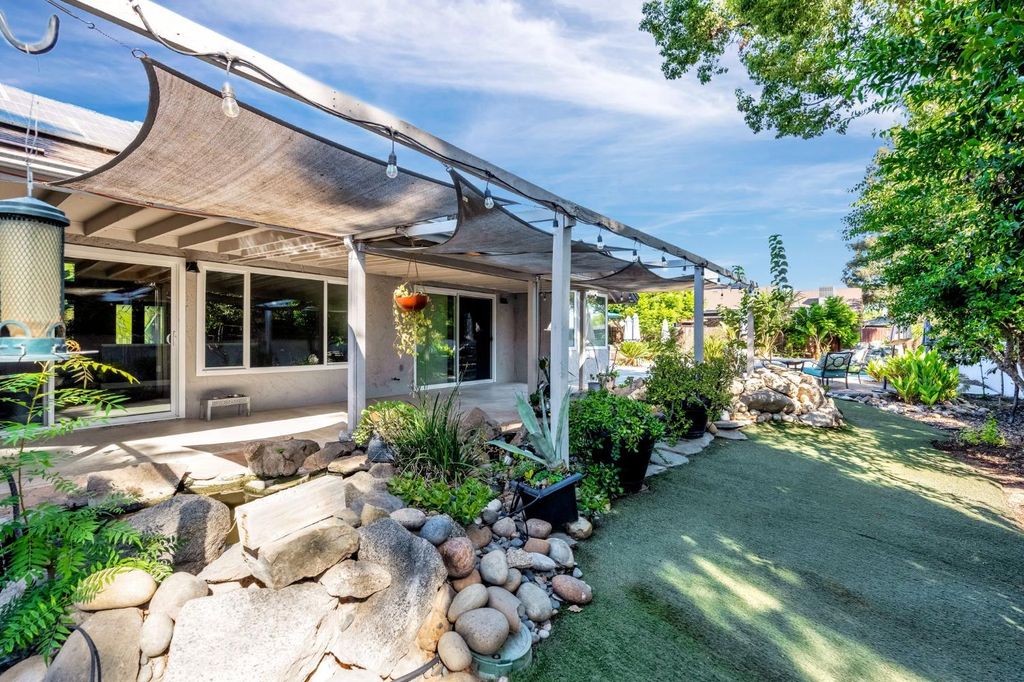 Image 30 of property listing at 7556 N 6th Street, Fresno, CA 93720